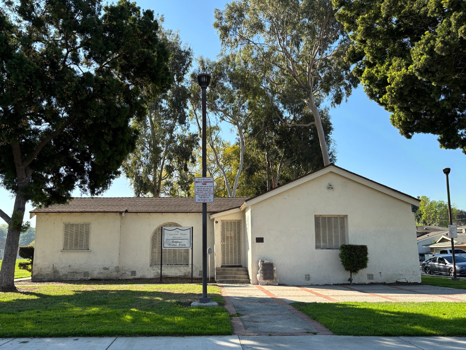 Single-family home with a short driveway in Bellflower, California, where California Movers USA plans truck position and carry path