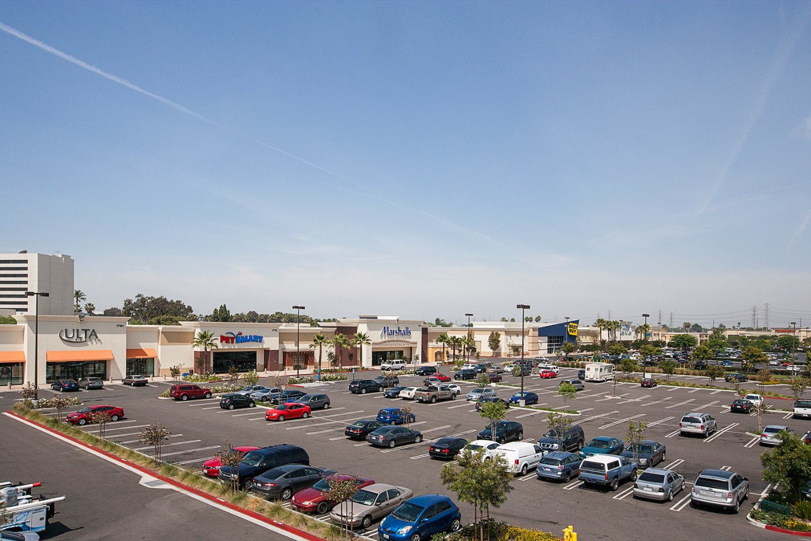 Retail buildings and a parking lot at Gateway Town Center in Compton, California, where Halo California Movers confirms loading access along commercial corridors